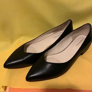 Katherine Kelly Black leather flats size 8.5